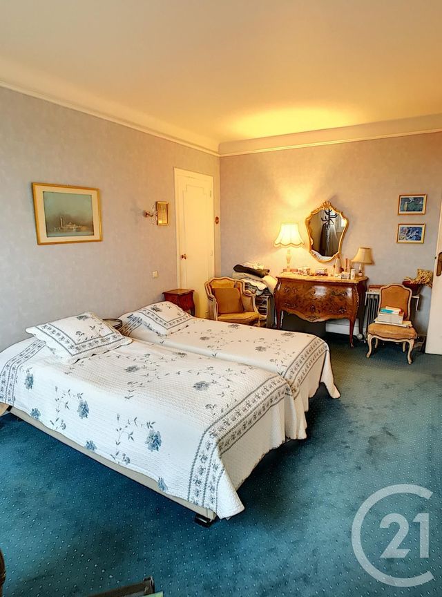Afficher la photo en grand Appartement F3 à vendre - 3 pièces - 96.17 m2 - ST CLOUD - 92 - ILE-DE-FRANCE - Century 21 Solution Immobilière