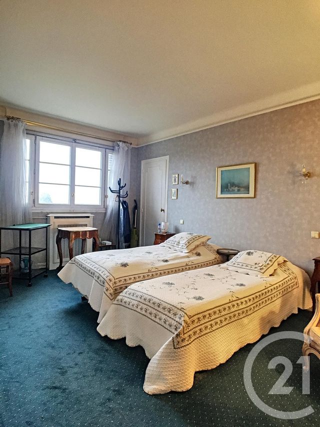 Afficher la photo en grand Appartement F3 à vendre - 3 pièces - 96.17 m2 - ST CLOUD - 92 - ILE-DE-FRANCE - Century 21 Solution Immobilière