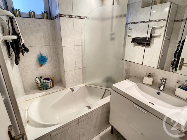 Afficher la photo en grand Appartement F4 à vendre - 4 pièces - 81.0 m2 - ST CLOUD - 92 - ILE-DE-FRANCE - Century 21 Solution Immobilière