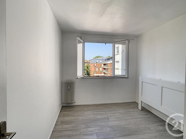 Afficher la photo en grand Appartement F3 à louer - 3 pièces - 60.87 m2 - ST CLOUD - 92 - ILE-DE-FRANCE - Century 21 Solution Immobilière