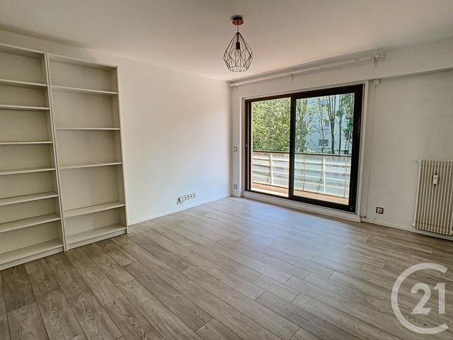 Afficher la photo en grand Appartement F3 à louer - 3 pièces - 60.87 m2 - ST CLOUD - 92 - ILE-DE-FRANCE - Century 21 Solution Immobilière