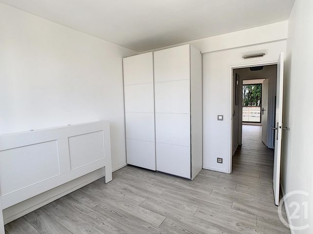 Afficher la photo en grand Appartement F3 à louer - 3 pièces - 60.87 m2 - ST CLOUD - 92 - ILE-DE-FRANCE - Century 21 Solution Immobilière