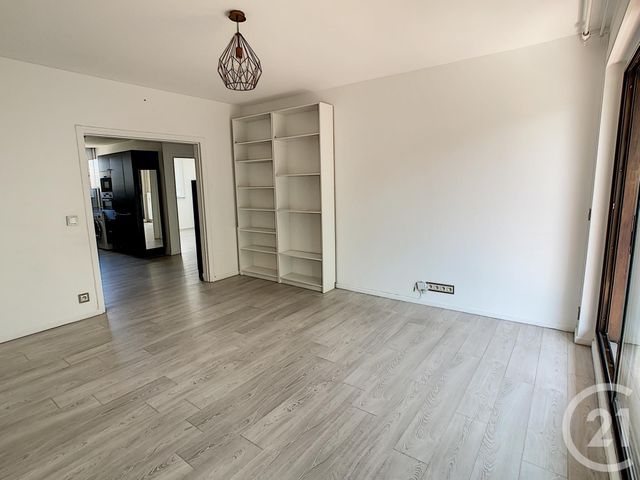 Afficher la photo en grand Appartement F3 à louer - 3 pièces - 60.87 m2 - ST CLOUD - 92 - ILE-DE-FRANCE - Century 21 Solution Immobilière