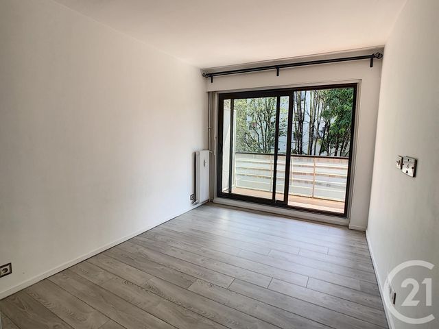 Afficher la photo en grand Appartement F3 à louer - 3 pièces - 60.87 m2 - ST CLOUD - 92 - ILE-DE-FRANCE - Century 21 Solution Immobilière
