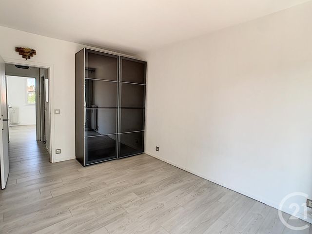 Afficher la photo en grand Appartement F3 à louer - 3 pièces - 60.87 m2 - ST CLOUD - 92 - ILE-DE-FRANCE - Century 21 Solution Immobilière