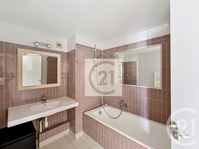 Appartement à louer - 3 pièces - 64.1 m2 - ST CLOUD - 92 - ILE-DE-FRANCE - Century 21 Solution Immobilière