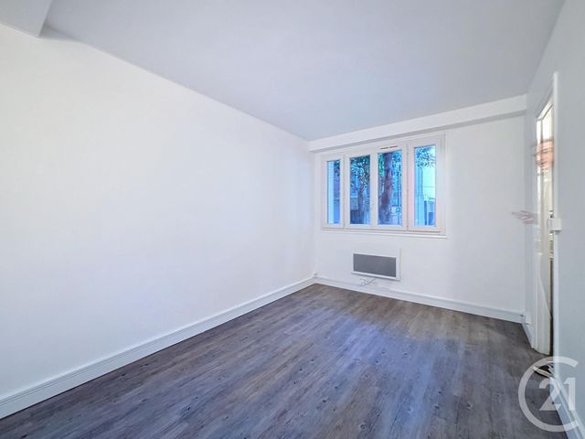 Appartement Studio à louer - 1 pièce - 18.5 m2 - ST CLOUD - 92 - ILE-DE-FRANCE - Century 21 Solution Immobilière