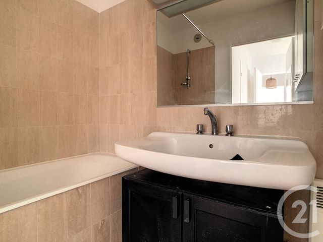 Appartement F2 à louer - 2 pièces - 55.04 m2 - ST CLOUD - 92 - ILE-DE-FRANCE - Century 21 Solution Immobilière