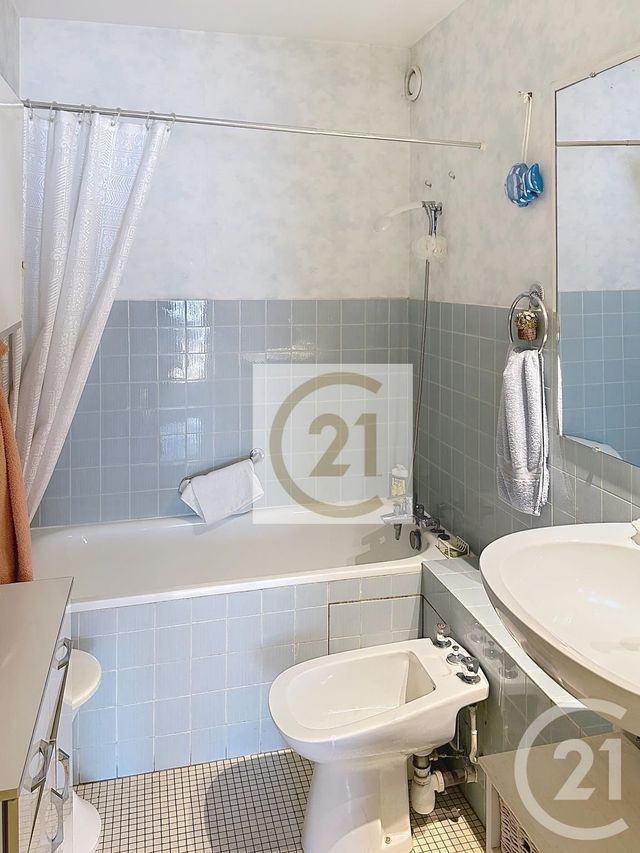 Appartement F2 à vendre - 2 pièces - 74.63 m2 - ST CLOUD - 92 - ILE-DE-FRANCE - Century 21 Solution Immobilière