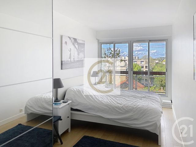 Afficher la photo en grand Appartement F2 à vendre - 2 pièces - 59.11 m2 - ST CLOUD - 92 - ILE-DE-FRANCE - Century 21 Solution Immobilière