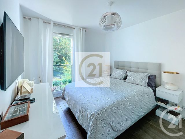 Afficher la photo en grand Appartement F3 à louer - 3 pièces - 68.08 m2 - ST CLOUD - 92 - ILE-DE-FRANCE - Century 21 Solution Immobilière