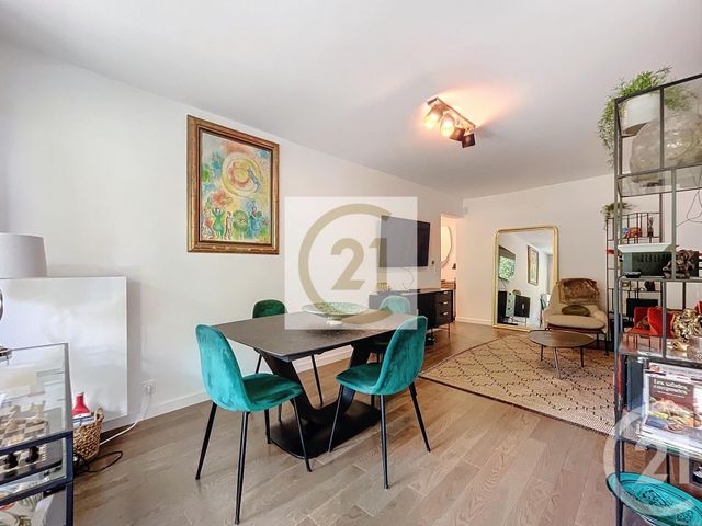 Afficher la photo en grand Appartement F3 à louer - 3 pièces - 68.08 m2 - ST CLOUD - 92 - ILE-DE-FRANCE - Century 21 Solution Immobilière