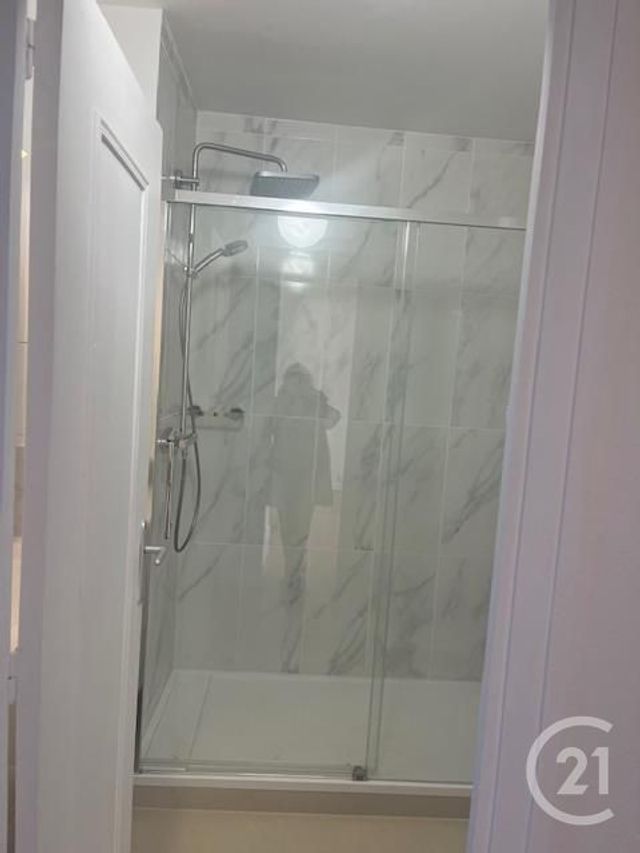 Appartement F2 à louer - 2 pièces - 50.05 m2 - ST CLOUD - 92 - ILE-DE-FRANCE - Century 21 Solution Immobilière