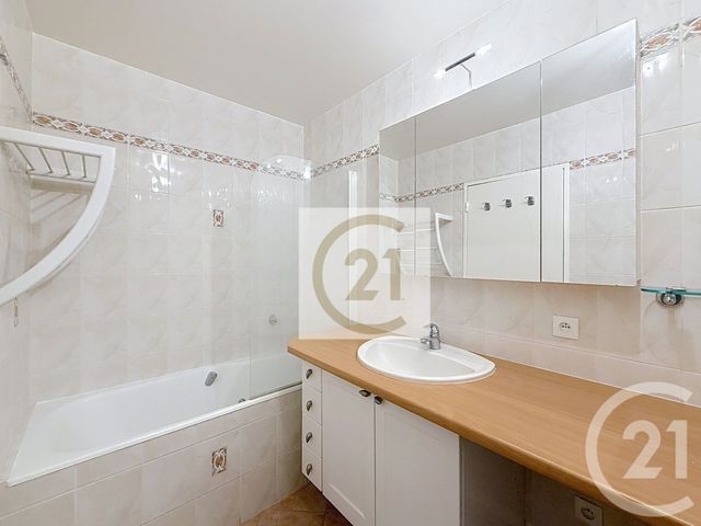 Appartement F5 à louer - 5 pièces - 98.47 m2 - GARCHES - 92 - ILE-DE-FRANCE - Century 21 Solution Immobilière