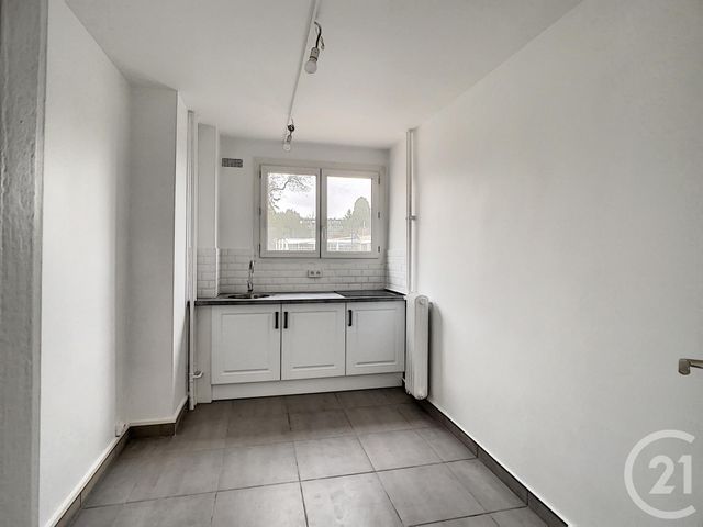 Appartement F2 à louer - 2 pièces - 54.44 m2 - ST CLOUD - 92 - ILE-DE-FRANCE - Century 21 Solution Immobilière