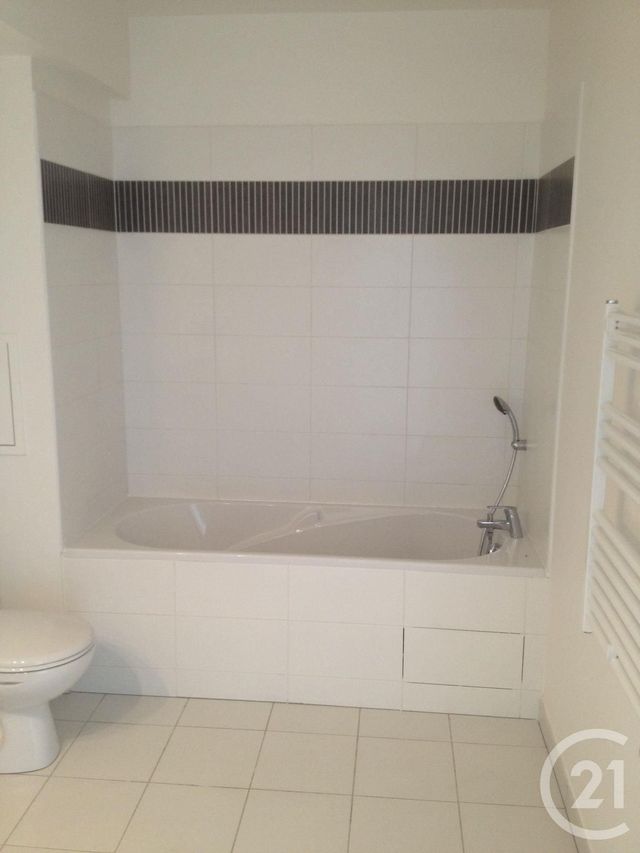 Appartement F1 à louer - 1 pièce - 31.9 m2 - ST CLOUD - 92 - ILE-DE-FRANCE - Century 21 Solution Immobilière