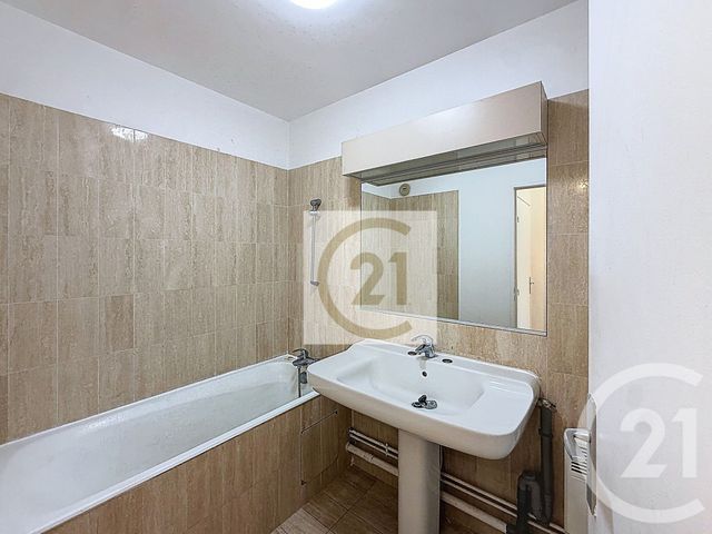 Appartement F2 à louer - 2 pièces - 51.72 m2 - ST CLOUD - 92 - ILE-DE-FRANCE - Century 21 Solution Immobilière