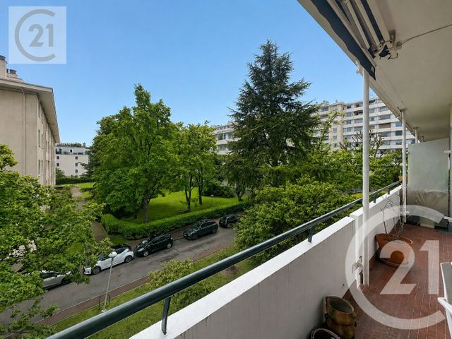 Appartement F7 Et + à vendre ST CLOUD