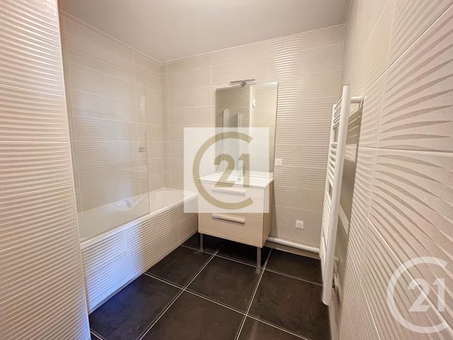 Appartement F3 à louer - 3 pièces - 72.9 m2 - GARCHES - 92 - ILE-DE-FRANCE - Century 21 Solution Immobilière