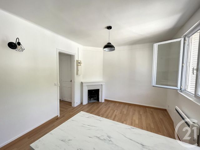 Appartement F2 à louer - 2 pièces - 27.8 m2 - VILLE D AVRAY - 92 - ILE-DE-FRANCE - Century 21 Solution Immobilière
