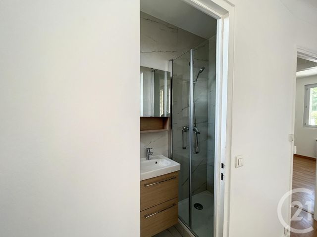 Appartement F2 à louer - 2 pièces - 27.8 m2 - VILLE D AVRAY - 92 - ILE-DE-FRANCE - Century 21 Solution Immobilière