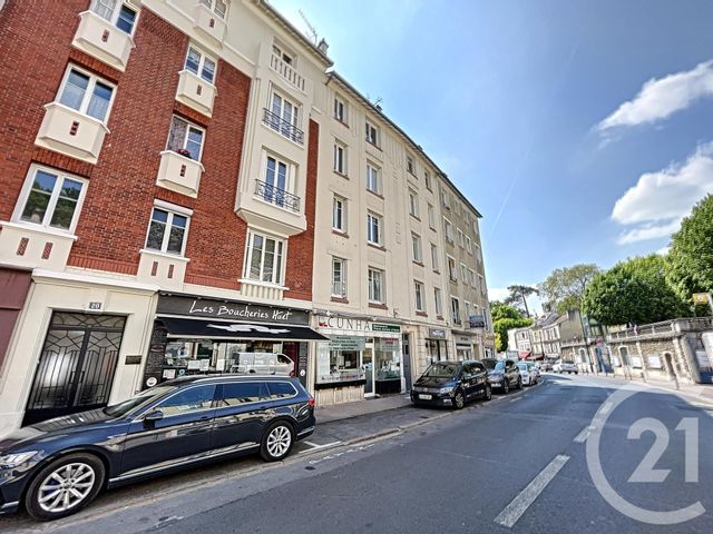 Appartement F2 à louer - 2 pièces - 27.8 m2 - VILLE D AVRAY - 92 - ILE-DE-FRANCE - Century 21 Solution Immobilière