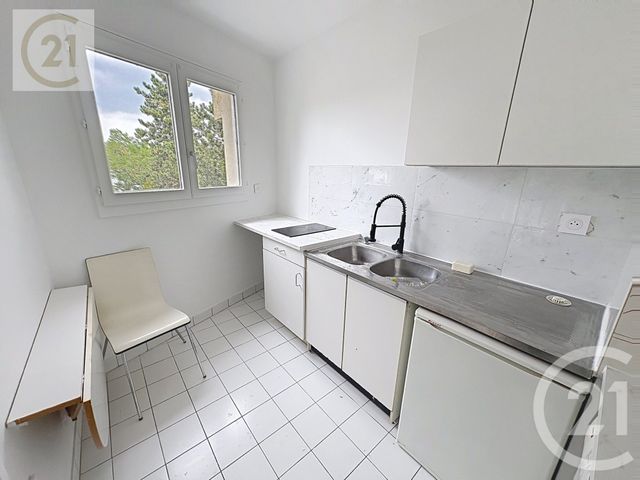 Appartement F1 à louer - 1 pièce - 37.87 m2 - ST CLOUD - 92 - ILE-DE-FRANCE - Century 21 Solution Immobilière