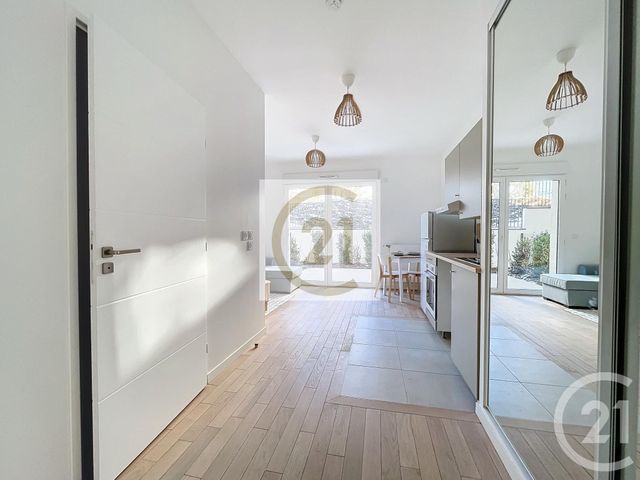 Appartement F1 à louer - 1 pièce - 25.64 m2 - ST CLOUD - 92 - ILE-DE-FRANCE - Century 21 Solution Immobilière