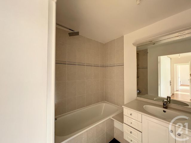 Appartement à louer - 3 pièces - 67.2 m2 - SURESNES - 92 - ILE-DE-FRANCE - Century 21 Solution Immobilière