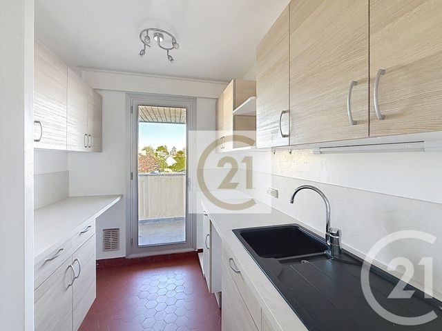Appartement F2 à louer - 2 pièces - 45.11 m2 - ST CLOUD - 92 - ILE-DE-FRANCE - Century 21 Solution Immobilière