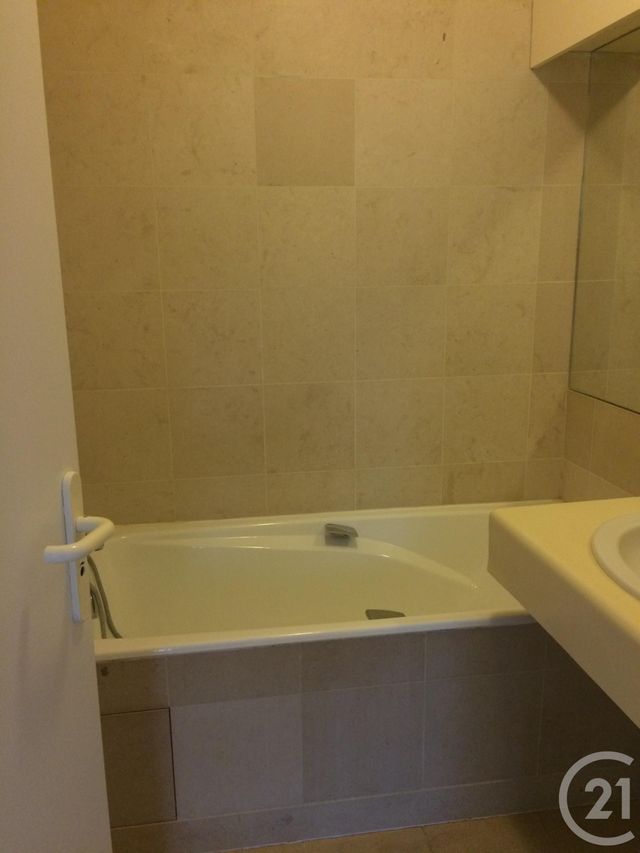 Appartement F4 à louer - 4 pièces - 96.0 m2 - ST CLOUD - 92 - ILE-DE-FRANCE - Century 21 Solution Immobilière