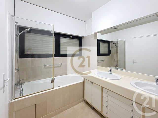 Appartement F4 à louer - 4 pièces - 96.0 m2 - ST CLOUD - 92 - ILE-DE-FRANCE - Century 21 Solution Immobilière